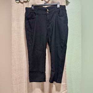 Pastels Black Capri Pants - Slim Straight Fit